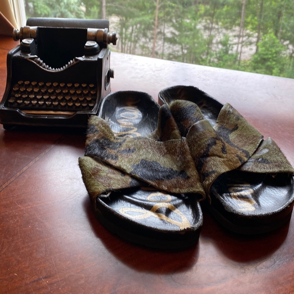 Sam Edelman Camo Slides Size 9 💚🤎💚🤎